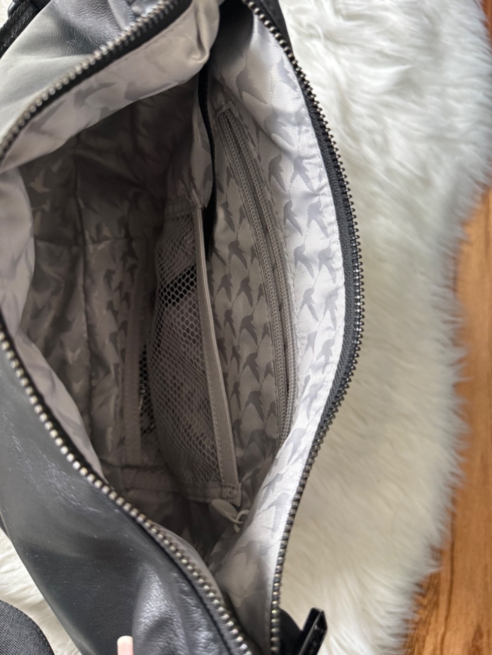Lo and Sons Aoyama Leather Crescent Crossbody Bag - Picture 5 of 6